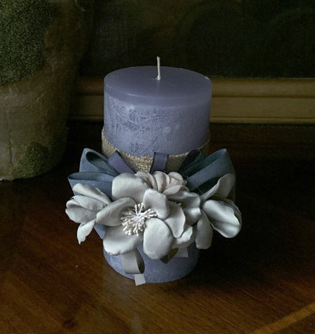 SK Collection Candle "Purple with Grey Silk Flowers" 